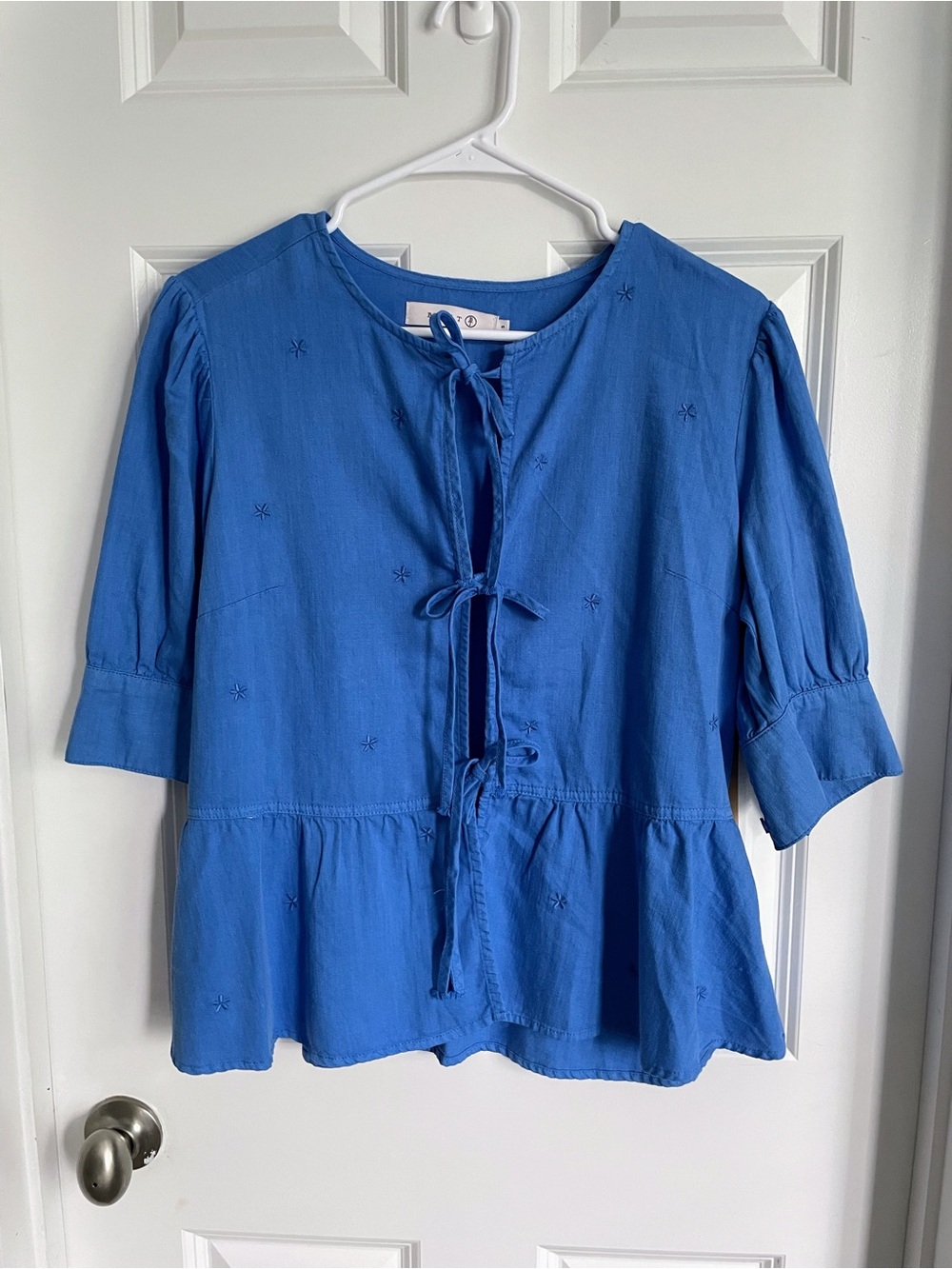 Billy T NWT Tie-Front Peplum Blouse w/ embroidered subtle stars
